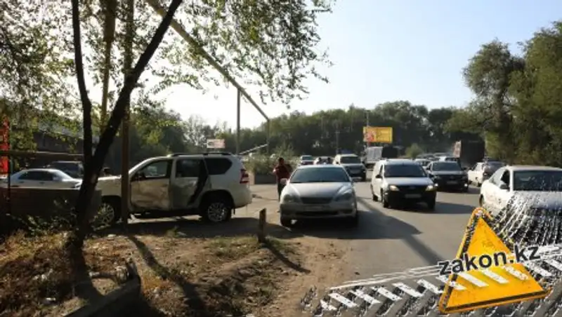 Опасный перекресток: в Алматы на пересечении Бурундайской-Шоссейной произошло сразу 2 ДТП