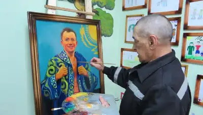 Осужденный в Казахстане нарисовал портрет Геннадия Головкина , фото - Новости Zakon.kz от 07.10.2022 13:28