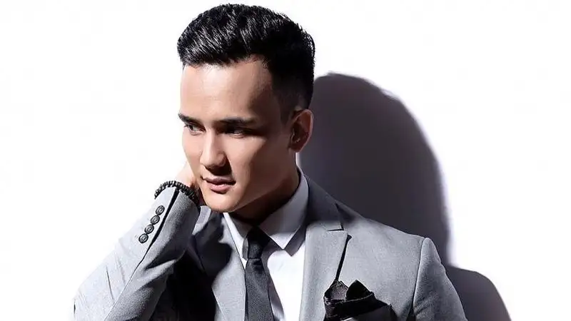 Али Окапов опубликовал архивное фото с Розой Рымбаевой