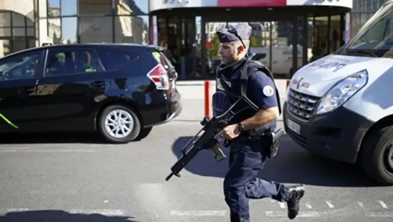 В Париже во время шествия получили ранения шесть человек