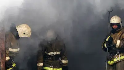 Обломки потушены, эвакуация домов отменена, фото - Новости Zakon.kz от 18.10.2022 00:23