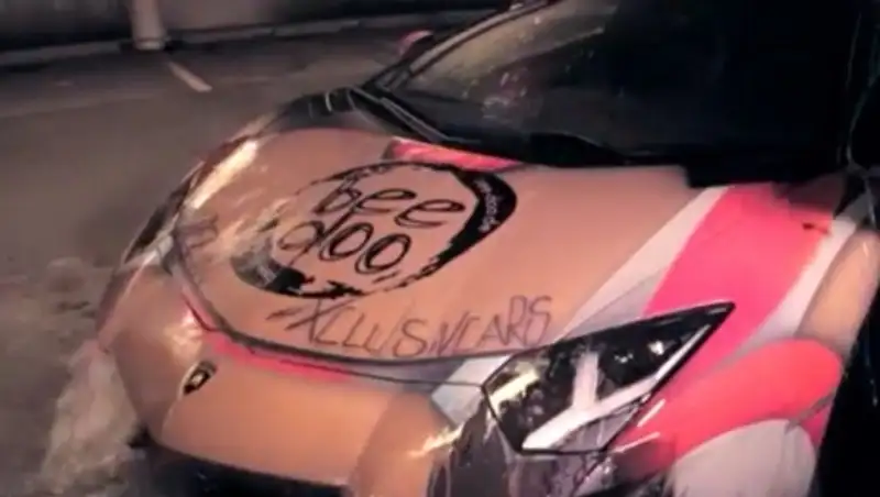 Немец сделал меняющий цвет от воды Lamborghini Aventador.