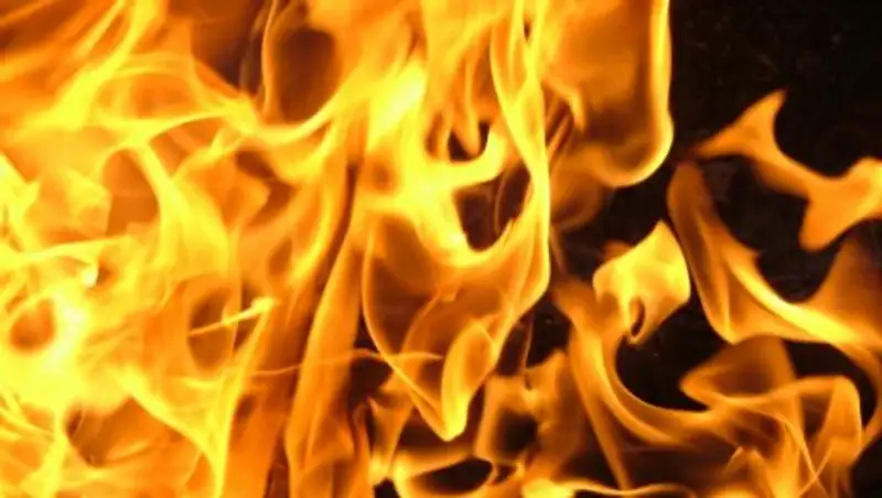 При пожаре на СТО сгорела Toyota Camry