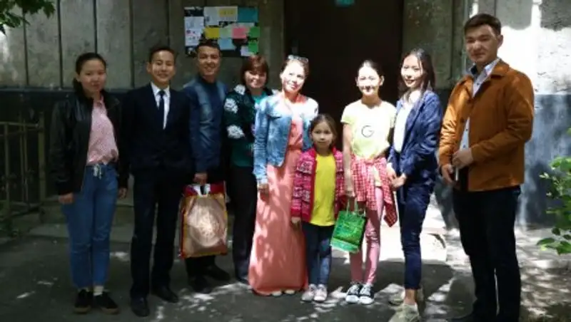 Алматинские школьники и студенты посетили ветеранов