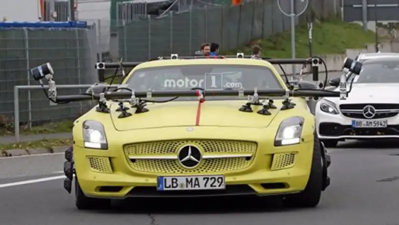 Mercedes вывел на тесты электрический суперкар