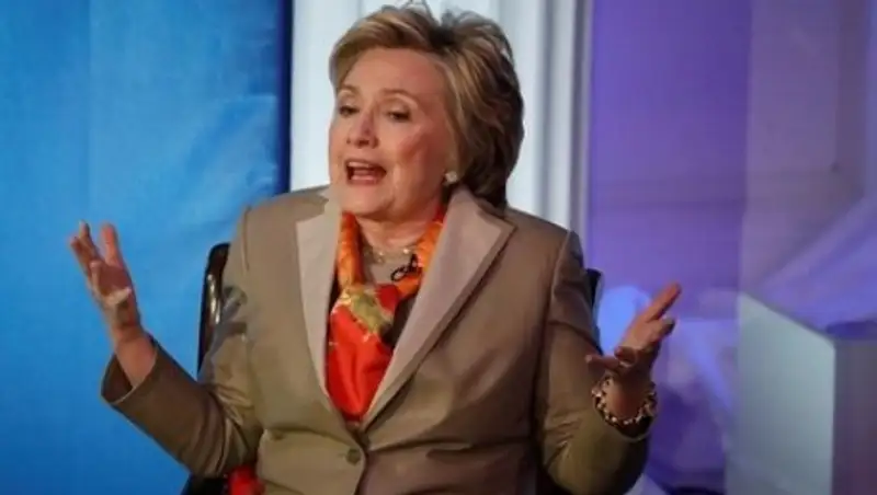 Клинтон назвала слово covfefe скрытым посланием Трампа для русских