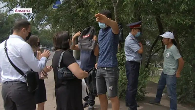 Нарушителей масочного режима продолжают выявлять в Алматы