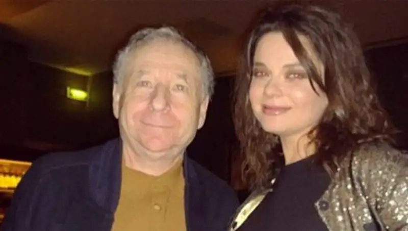 Королева на Формуле-1 похвасталась фигурой