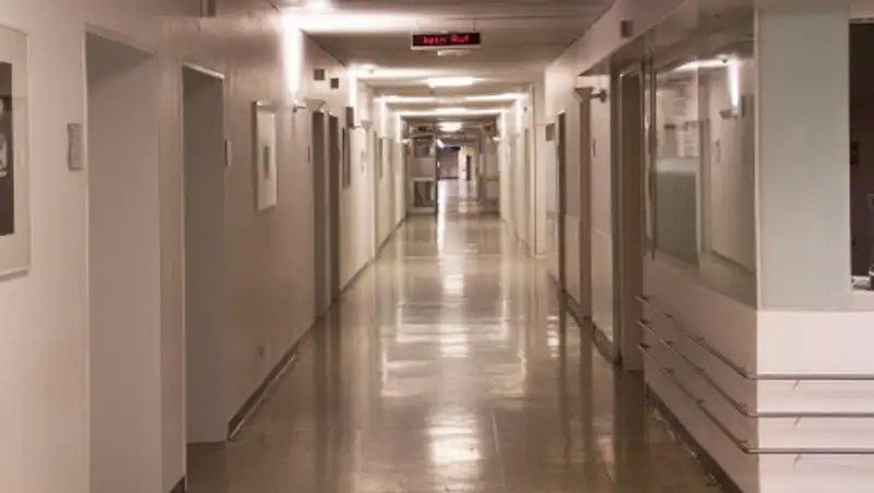 В Казахстане двух пациентов с КВИ перевели из реанимации