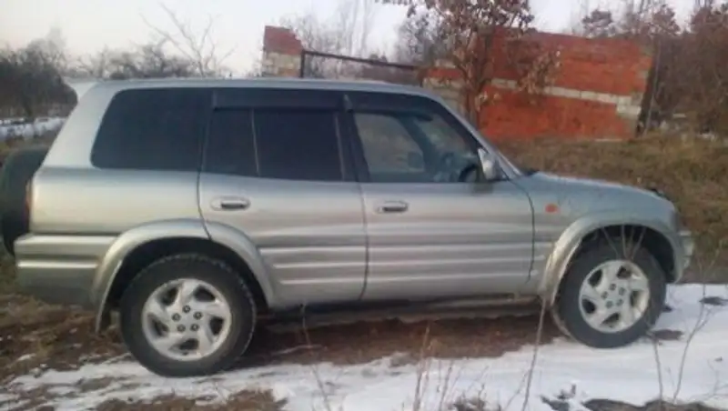 В России двухлетний мальчик на внедорожнике сбил мать и брата