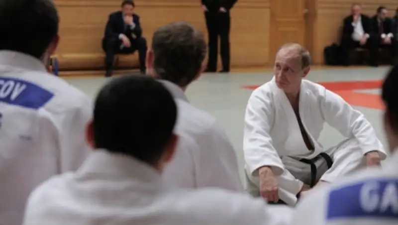 Путин провел тренировку с российской сборной по дзюдо