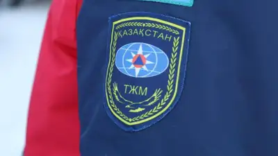 Пятерых подросток спасатели сняли со льда в Павлодаре, фото - Новости Zakon.kz от 27.02.2023 02:55