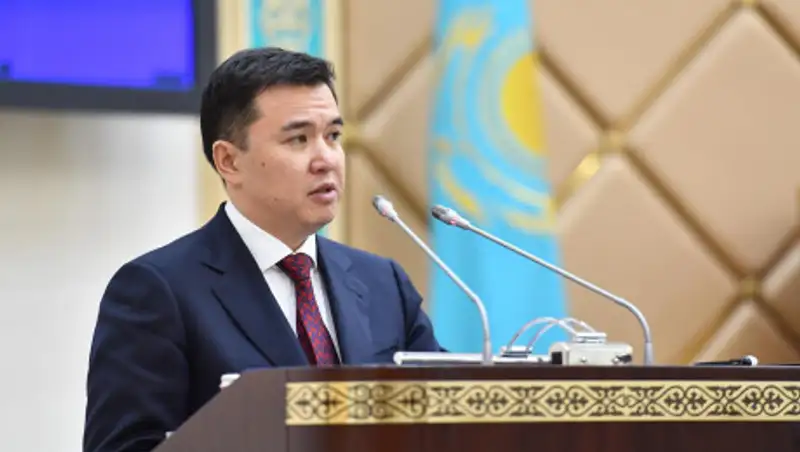 Приняты поправки по вопросам госуправления, кредитования и образования