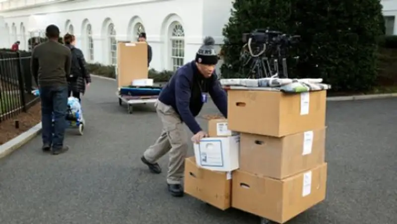 Вещи Обамы вывезут из Белого дома в его отсутствие