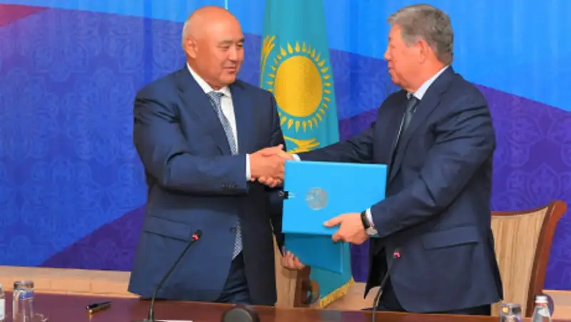 Умирзак Шукеев и Ахметжан Есимов подписали меморандум о сотрудничестве