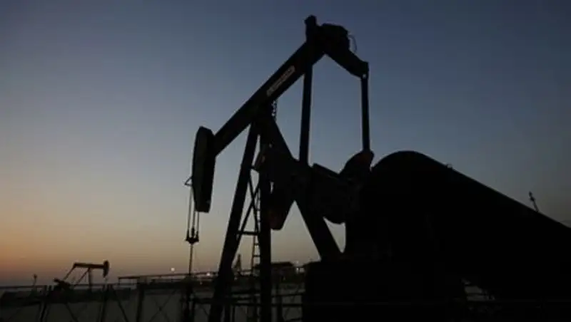 Цены на нефть упали почти на 4 доллара