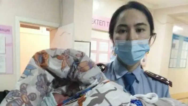 Дежурившая на избирательном участке сотрудница полиции приняла роды у сельчанки