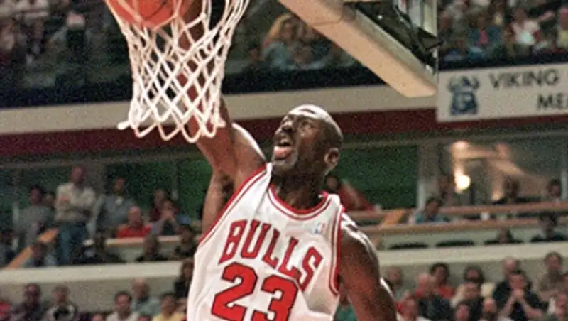 Игровую майку Майкла Джордана продали за 173 тысячи долларов