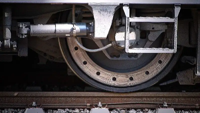 Большегруз столкнулся с тепловозом в Актюбинской области