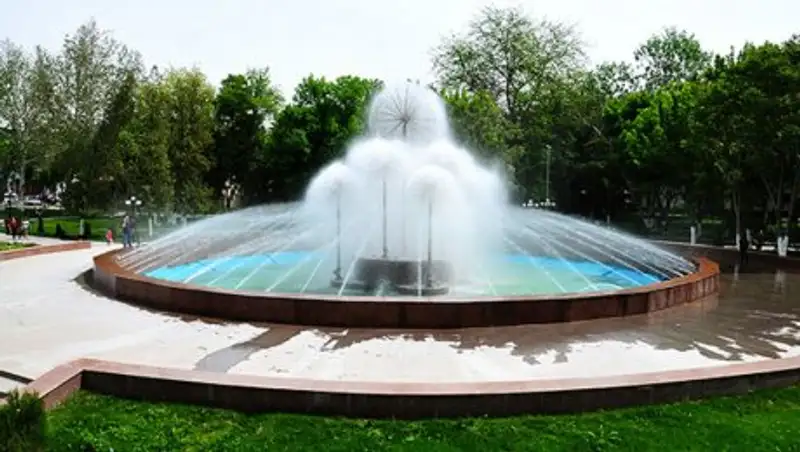 В Шымкенте включили фонтаны