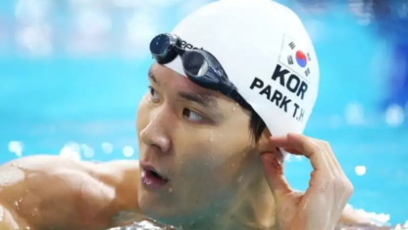 Дисквалифицированному пловцу Пак Тхэ Хвану разрешили тренироваться со школьниками