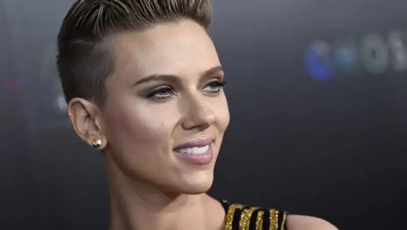 Скарлетт Йоханссон отказалась от роли трансгендера