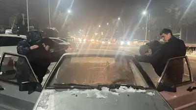 В Алматы угнали машину с парковки торгового центра , фото - Новости Zakon.kz от 31.01.2023 14:40