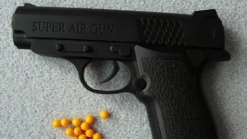 В Караганде задержали мужчину с игрушечным пистолетом