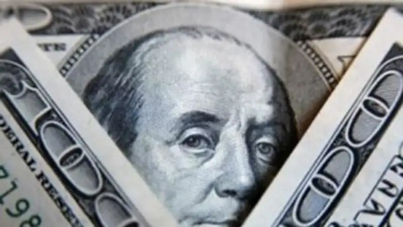 Казахстанцам не ограничат сделки с долларом