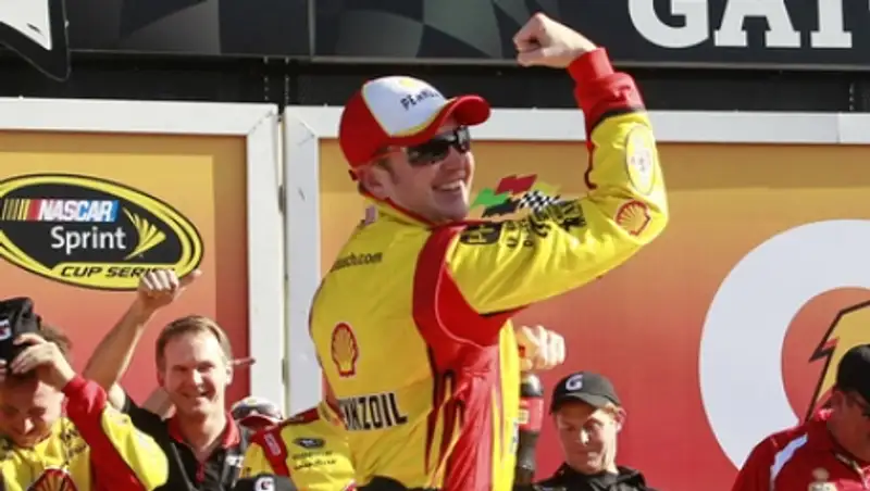 Американского гонщика отстранили от соревнований из-за домашнего насилия