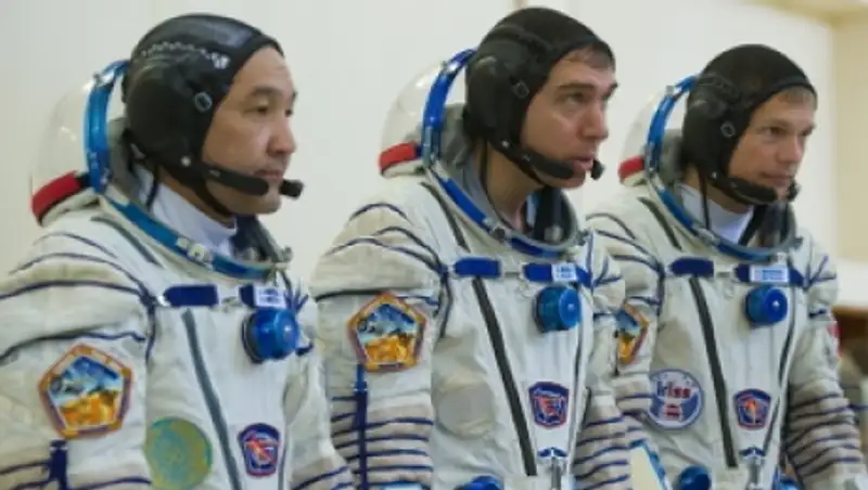 Экипаж с казахстанским космонавтом успешно завершил экзаменационные тренировки