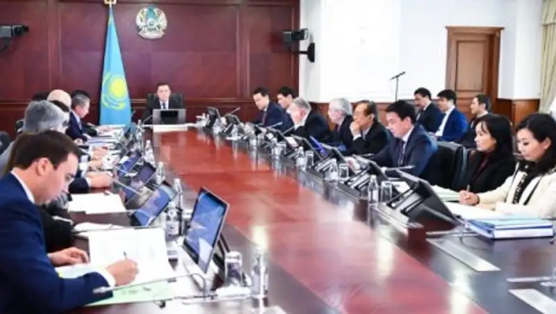 Премьер-министр провел заседание Совета директоров холдинга "Байтерек"