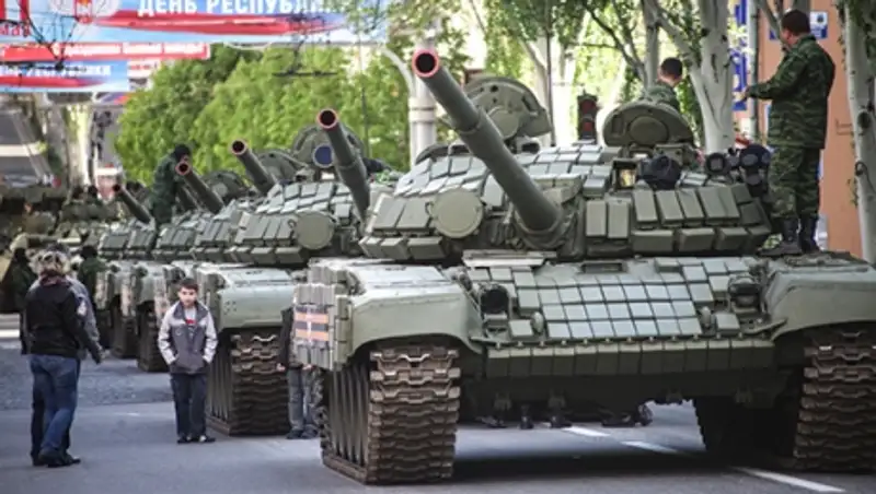 Порошенко потребовал отвода из Донецка подготовленных к параду вооружений