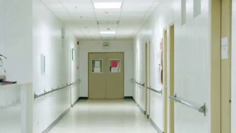 Ребенку, выпавшему с пятого этажа в ЗКО, удалили почку