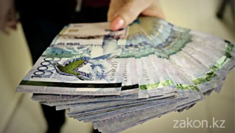 Жителя ВКО оштрафовали на 353 тыс. тенге за пополнение счета инспектору на 1840 тенге