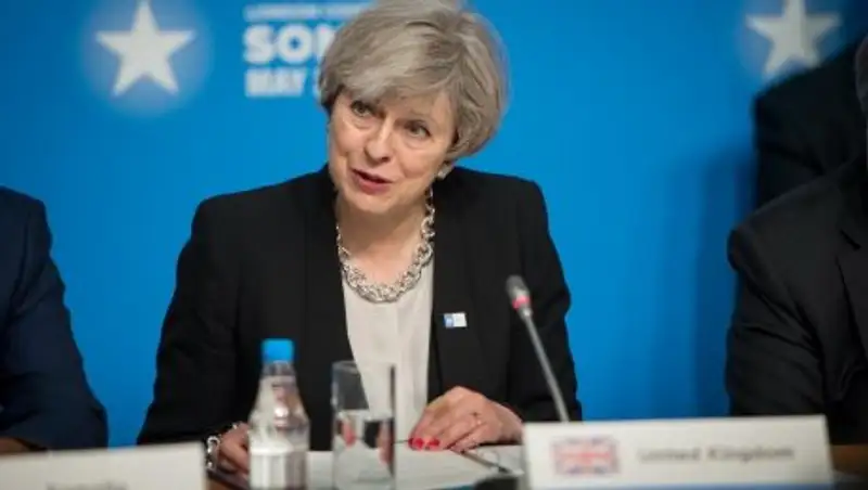 Партия Терезы Мэй потеряла большинство в парламенте