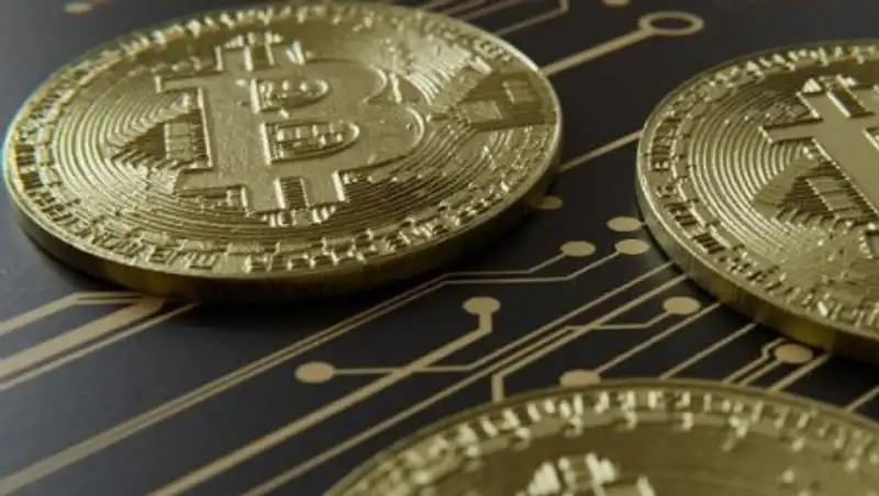 Курс биткоина снова снижается, возможно падение до $3,5 тысяч