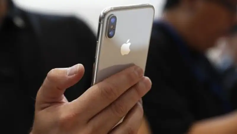 Китайцы уже придумали маски, защищающие владельцев iPhone X от разблокировки во сне