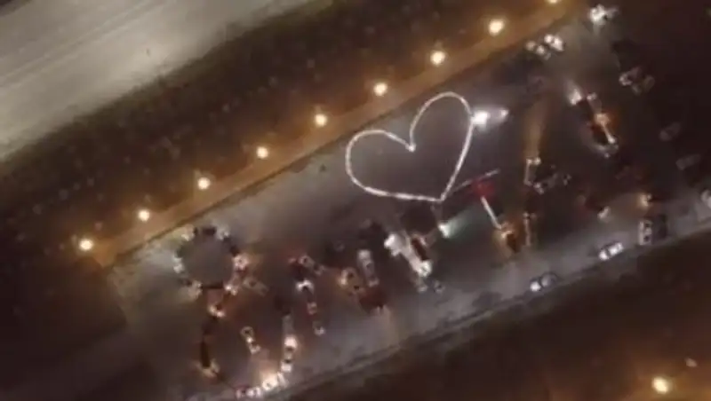 Автолюбители из Шымкента по-своему поздравили с 8 марта