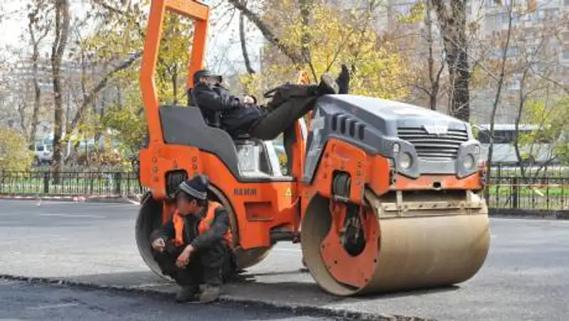 Дорожных рабочих в столице избили и ударили ножом