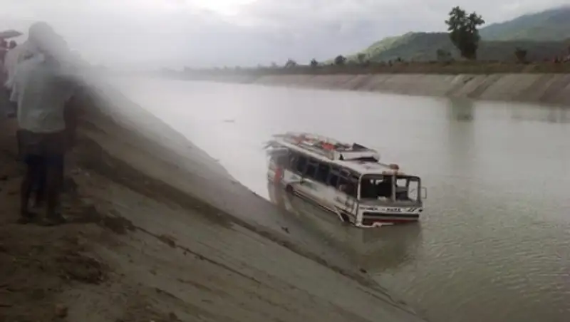 Почти 50 пассажиров автобуса погибли в Непале
