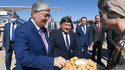 Токаев Кыргызстан прибытие, фото - Новости Zakon.kz от 20.07.2022 16:45