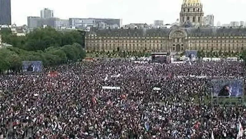 Митинг во Франции завершился дракой с полицией: есть пострадавшие, фото - Новости Zakon.kz от 03.11.2013 17:28