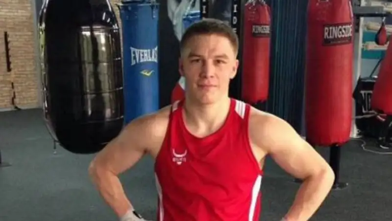 Казахстанец нокаутировал соперника на вечере бокса в Санкт-Петербурге