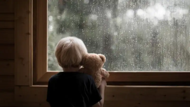 Ребенок выпал из окна 9 этажа в Уральске