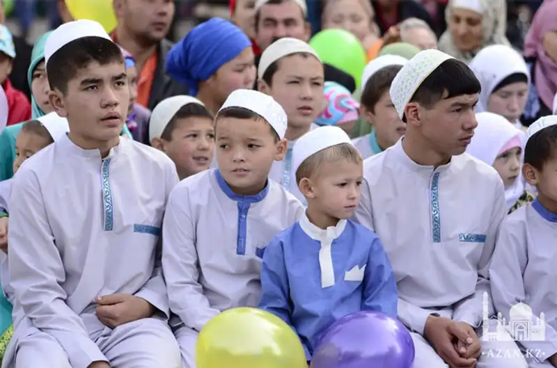 В Центральной мечети Алматы прошел Курбан-айт для детей В Центральной мечети Алматы прошел Курбан-айт для детей, фото - Новости Zakon.kz от 17.10.2013 21:23