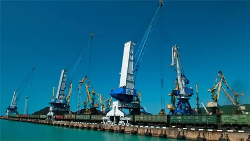 В морском порту Актау построят 3 сухогрузных терминала