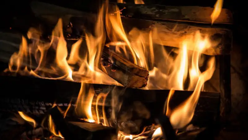 В Нур-Султане произошел крупный пожар в частном жилом доме