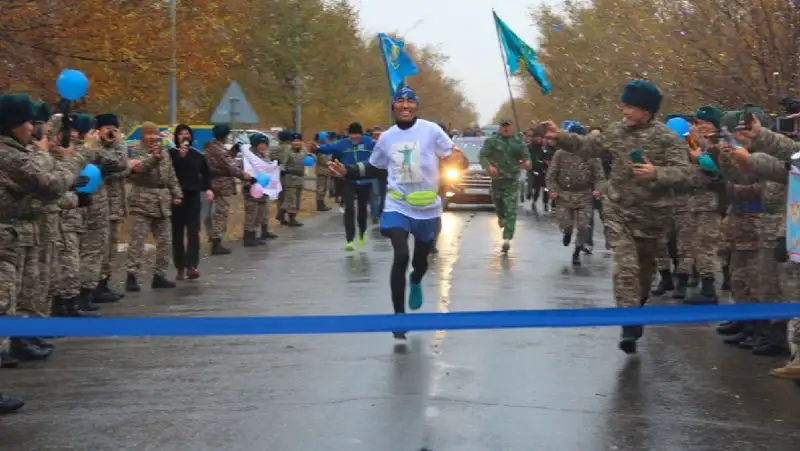 Военнослужащий-марафонец Рауан Абылханов, фото - Новости Zakon.kz от 26.10.2022 19:52
