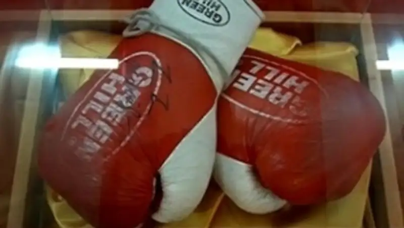 В Петропавловске пустили с молотка вещи прославленных спортсменов